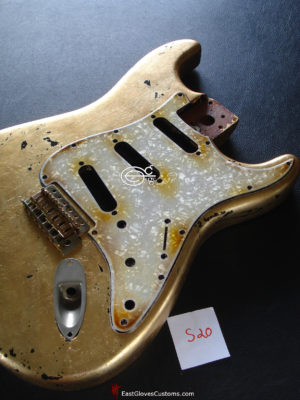 ( #S20 ) FENDER STRATOCASTER STYLE PEARLOID PICKGUARD SSS 3PLY RELIC AGED (SOLD)