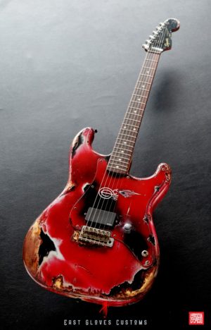 Squier ST-331 Stratocaster Red / Black Made in Japan Heavy Aged Relic by East Gloves Customs - Image 2