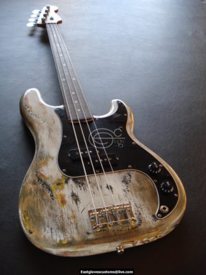Fender Squier Precision Bass Fretless Dirty White Heavy Relic (Made in Japan) (SOLD)