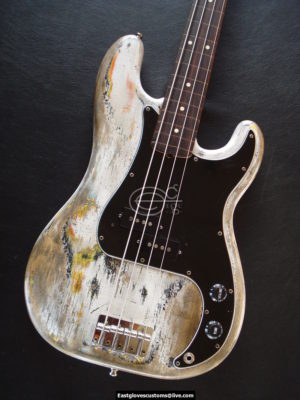 Fender Squier Precision Bass Fretless Dirty White Heavy Relic (Made in Japan) (SOLD) - Image 4