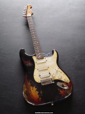 Fender Stratocaster Special Edition Heavy Relic Black on Cherryburst (SOLD) - Image 4