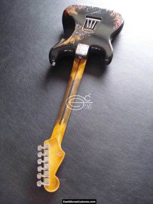 Fender Stratocaster Special Edition Heavy Relic Black on Cherryburst (SOLD) - Image 11