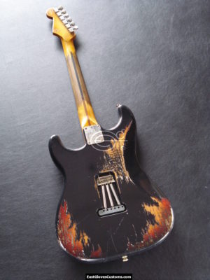Fender Stratocaster Special Edition Heavy Relic Black on Cherryburst (SOLD) - Image 7