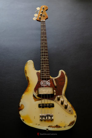 FENDER STANDARD JAZZ ฺBASS VINTAGE WHITE HEAVY RELIC AGED (SOLD) - Image 9