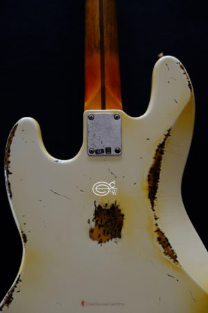 FENDER STANDARD JAZZ ฺBASS VINTAGE WHITE HEAVY RELIC AGED (SOLD) - Image 3