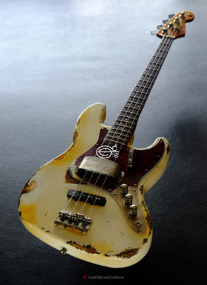 FENDER STANDARD JAZZ ฺBASS VINTAGE WHITE HEAVY RELIC AGED (SOLD)