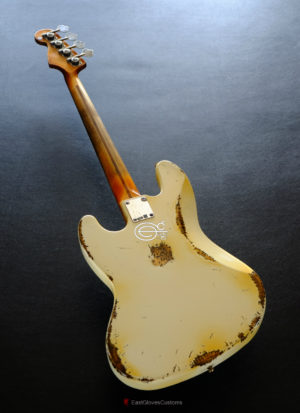 FENDER STANDARD JAZZ ฺBASS VINTAGE WHITE HEAVY RELIC AGED (SOLD) - Image 4