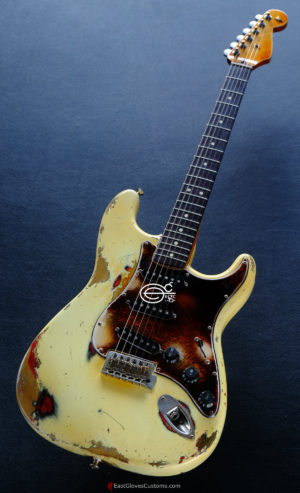 Fender Stratocaster Vintage White FN Series with Gold Leaf Made in USA Aged Relic (Rare)(SOLD) - Image 5